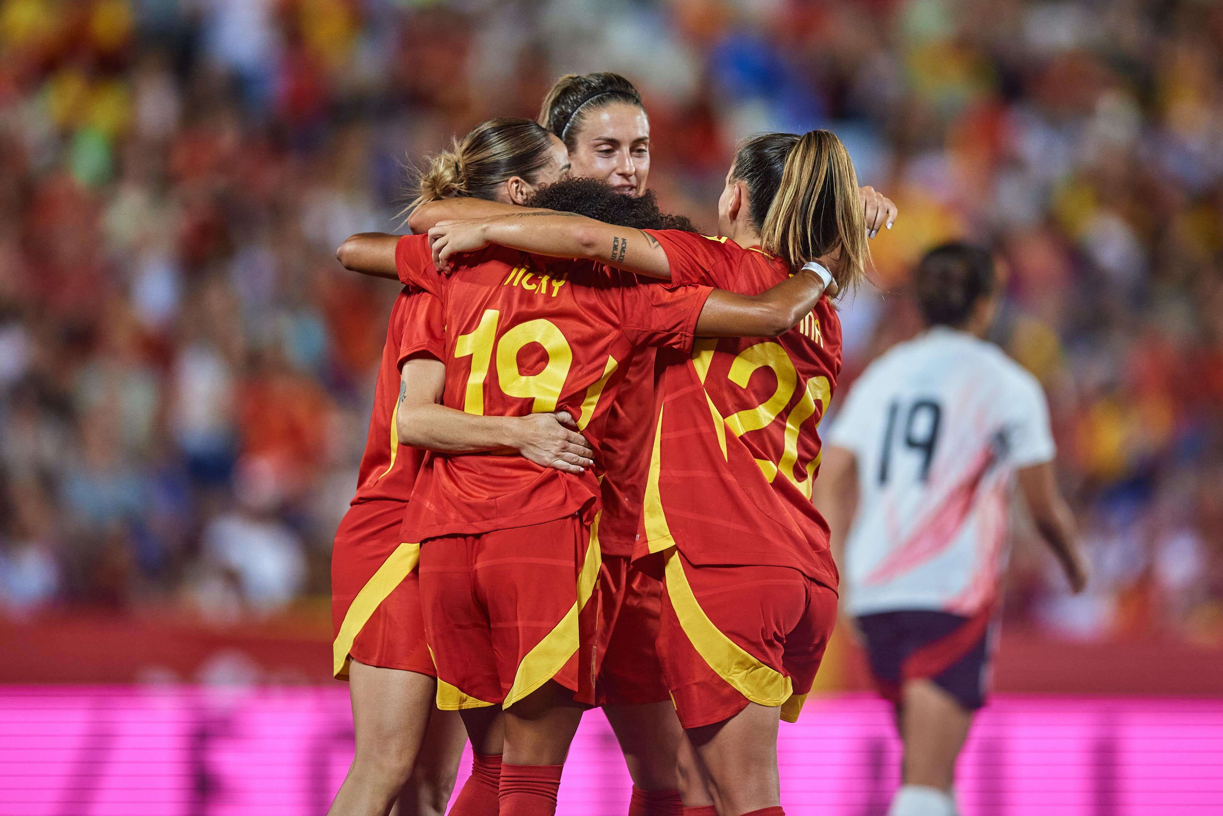  Las jugadoras de España celebran un gol ante Japón.