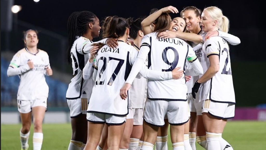Las jugadoras del Real Madrid celebrando el gol de Bruun. (Fuente: @signebruun20)