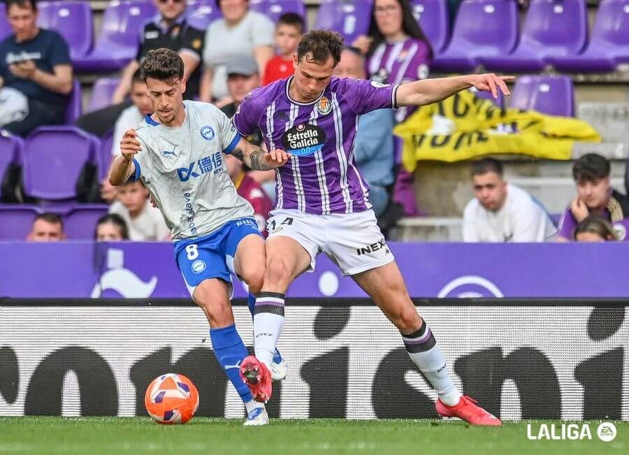  Latasa, ante el Alavés.