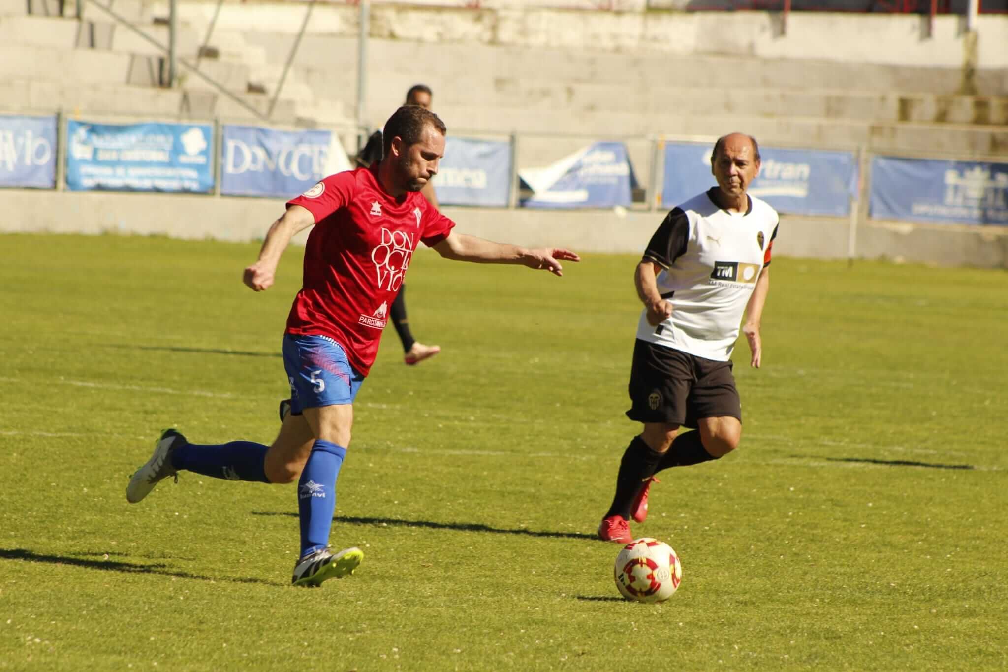  Leyendas del Valencia CF ganan en Villarrobledo