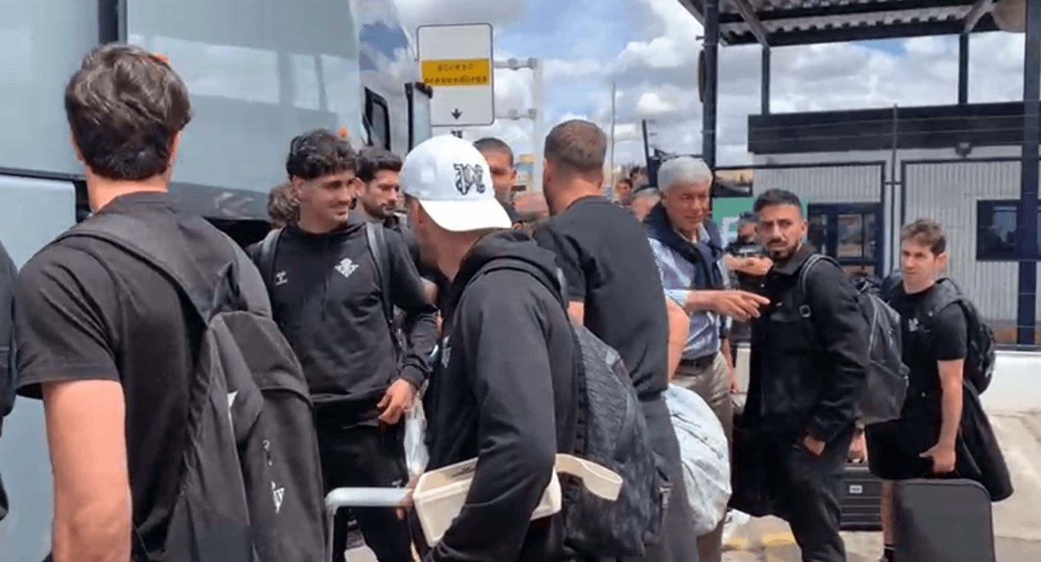  Las bromas de Adrián San Miguel y Vieites, con Antony.