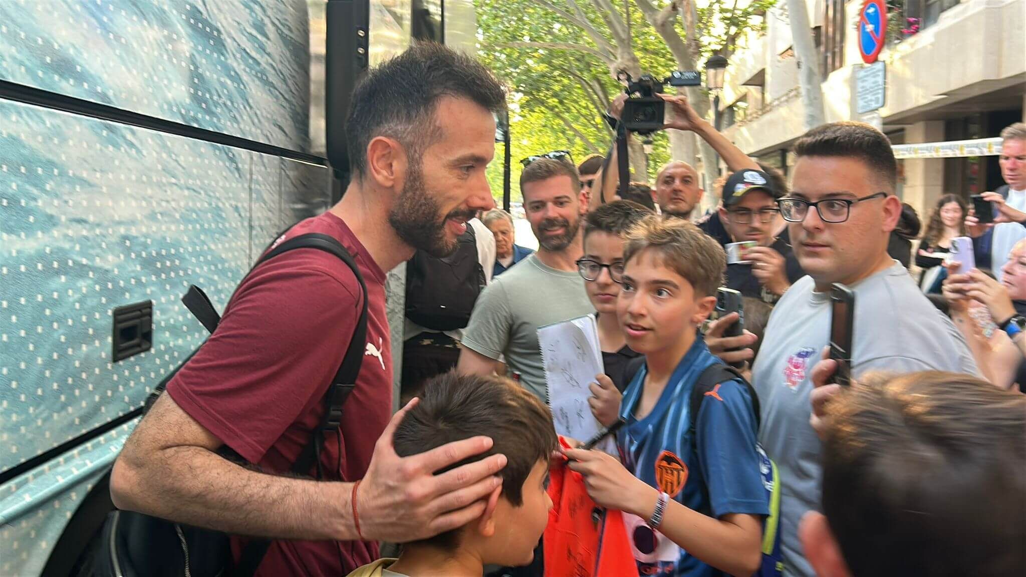 Locura en Valencia por Corberán y sus jugadores