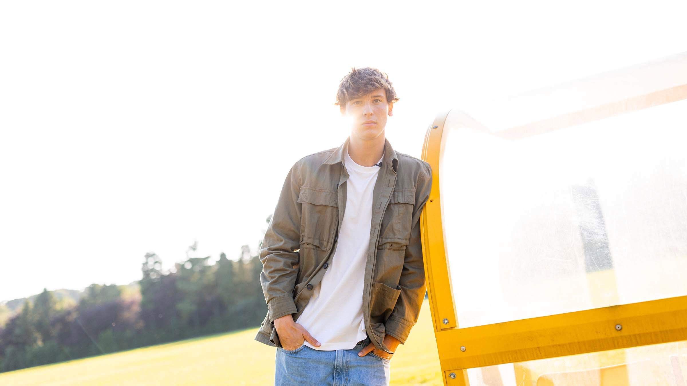 Fer López posa en Inglaterra.