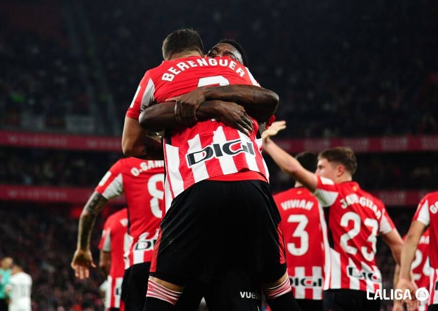  Los jugadores del Athletic celebran el gol de Berenguer al Real Madrid en San Mamés