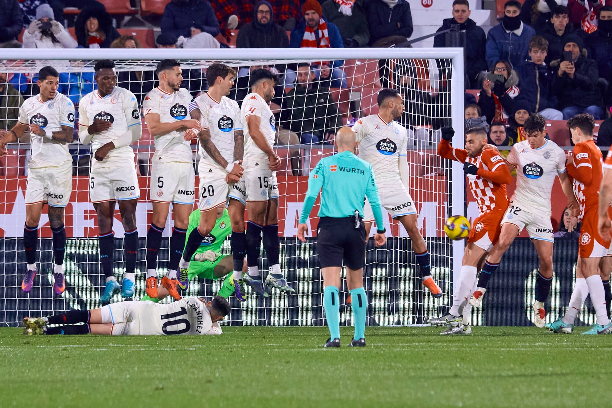  Los jugadores del Real Valladolid, en el duelo ante el Girona.
