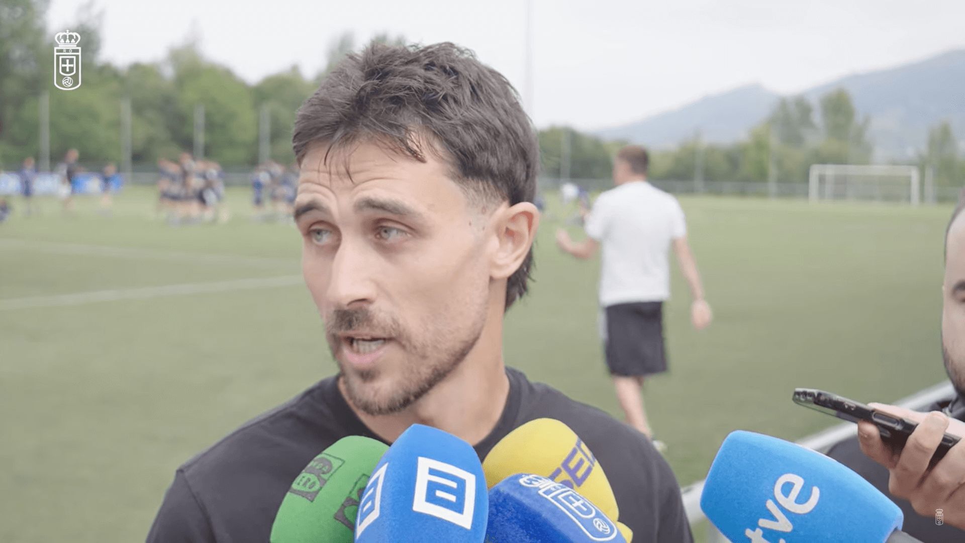 Lucas Ahijado, en declaraciones ante los medios tras renovar con el Real Oviedo.