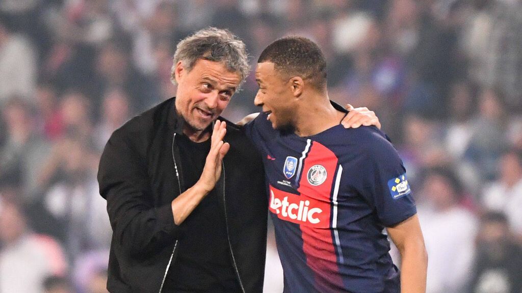Luis Enrique y Mbappé en un partido con el PSG (Cordon Press)