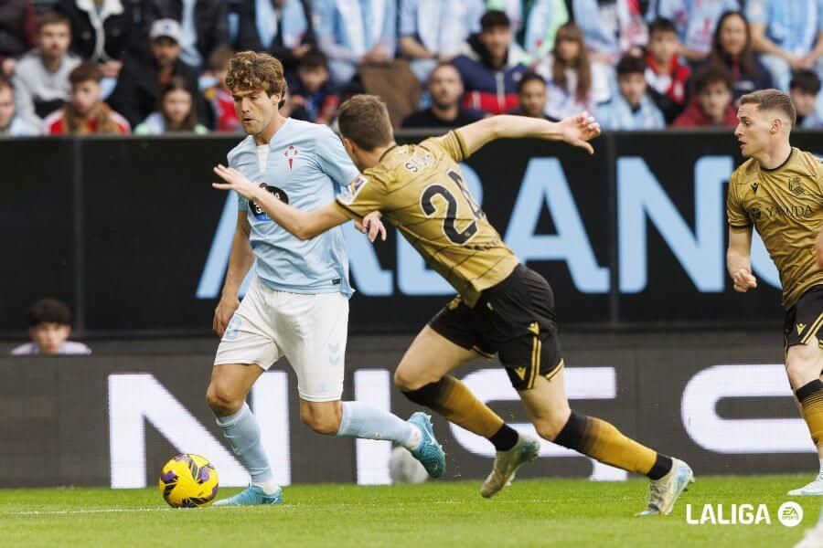 Luka Sucic tapa una cabalgada de Marcos Alonso en el Celta-Real Sociedad.