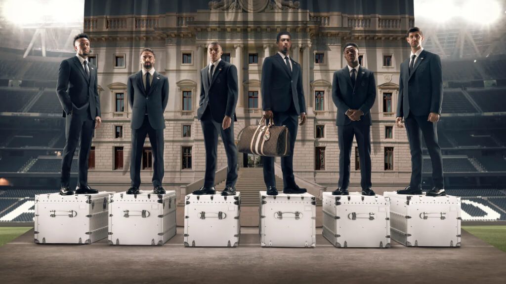  Los jugadores del Real Madrid posando con los trajes de Louis Vuitton