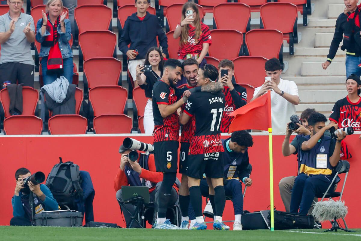  Los jugadores del Mallorca celebran el gol de Sergi Darder al Real Valladolid.