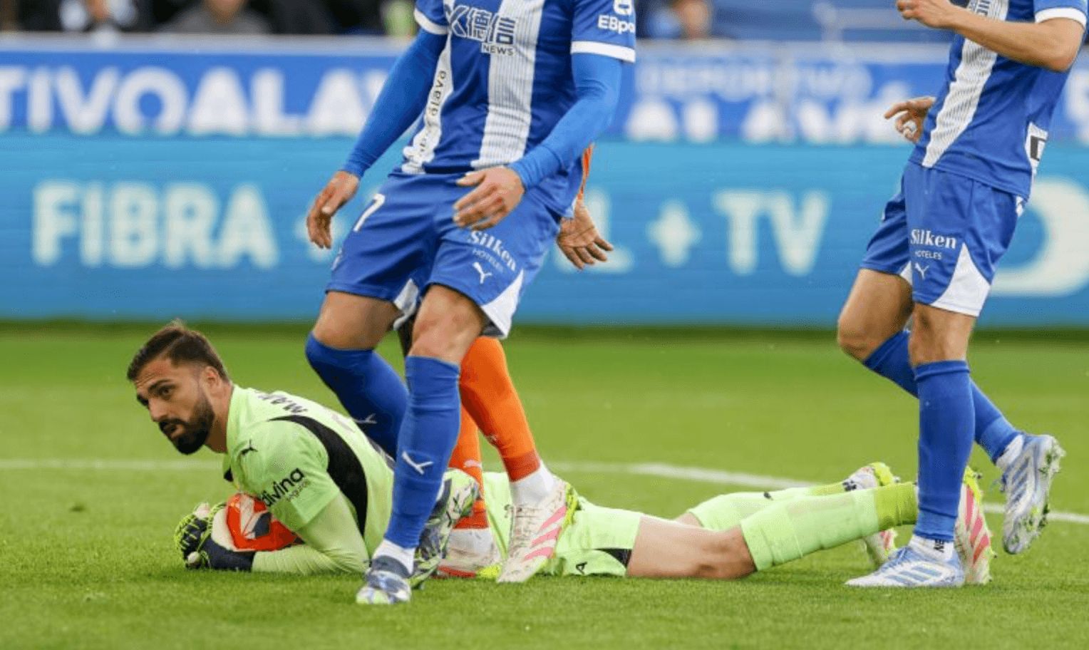  Mamardashvili, durante una de las acciones del partido ante el Alavés.