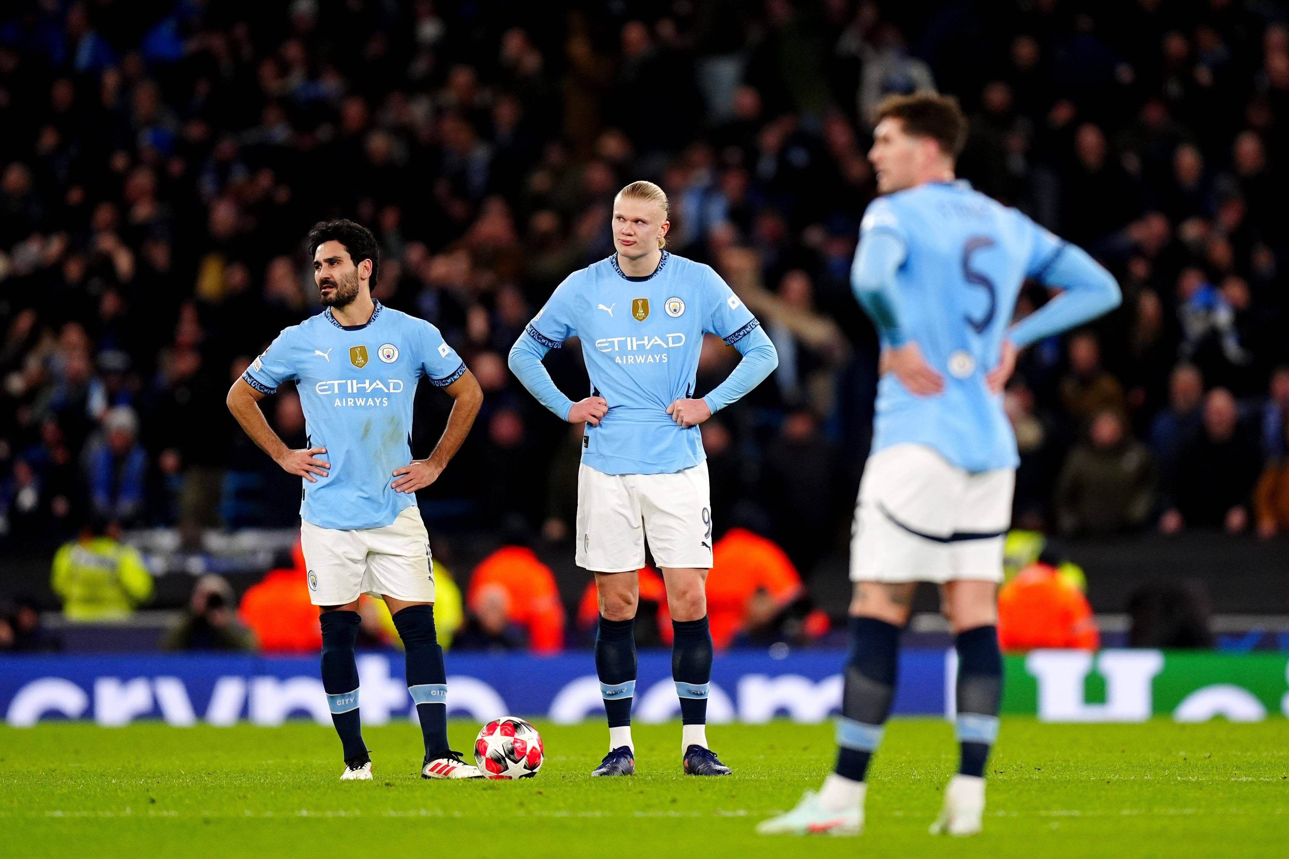  Erling Haaland e Ilkay Gündogan se lamentan en el Manchester City-Brujas.