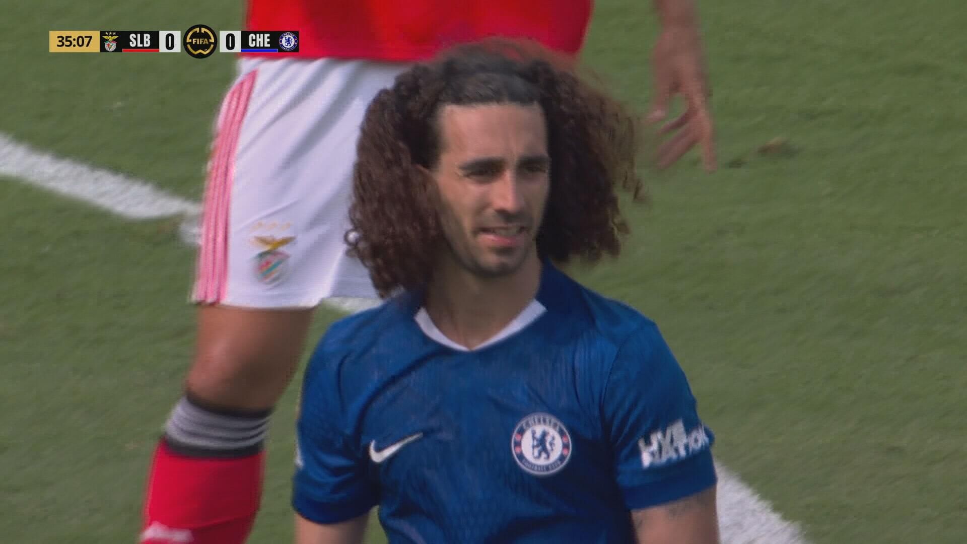  Marc Cucurella, en el Benfica - Chelsea