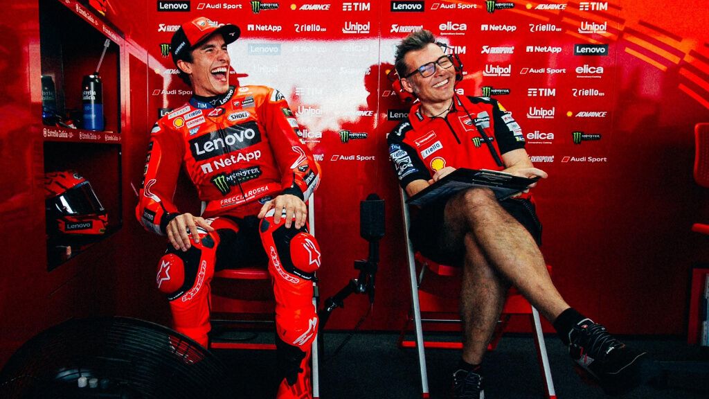 Marc Márquez, en el box de Ducati durante el GP de Tailandia.