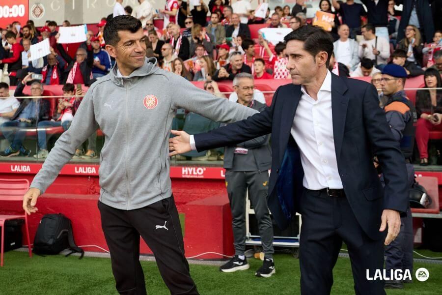 Saludo entre Salva Fúnez y Marcelino García Toral antes del Girona-Villarreal.