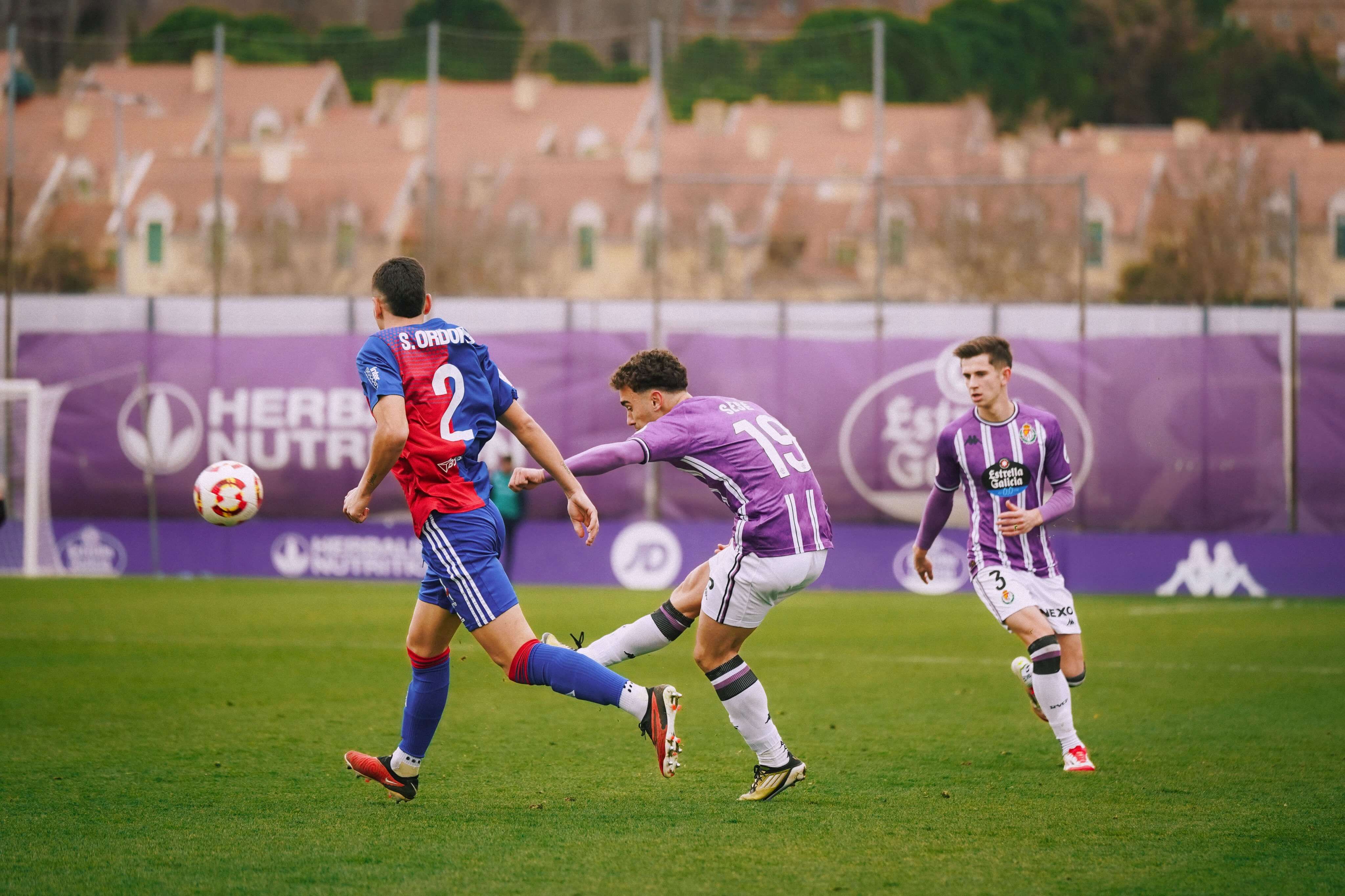  Mario Sesé ante el Langreo.