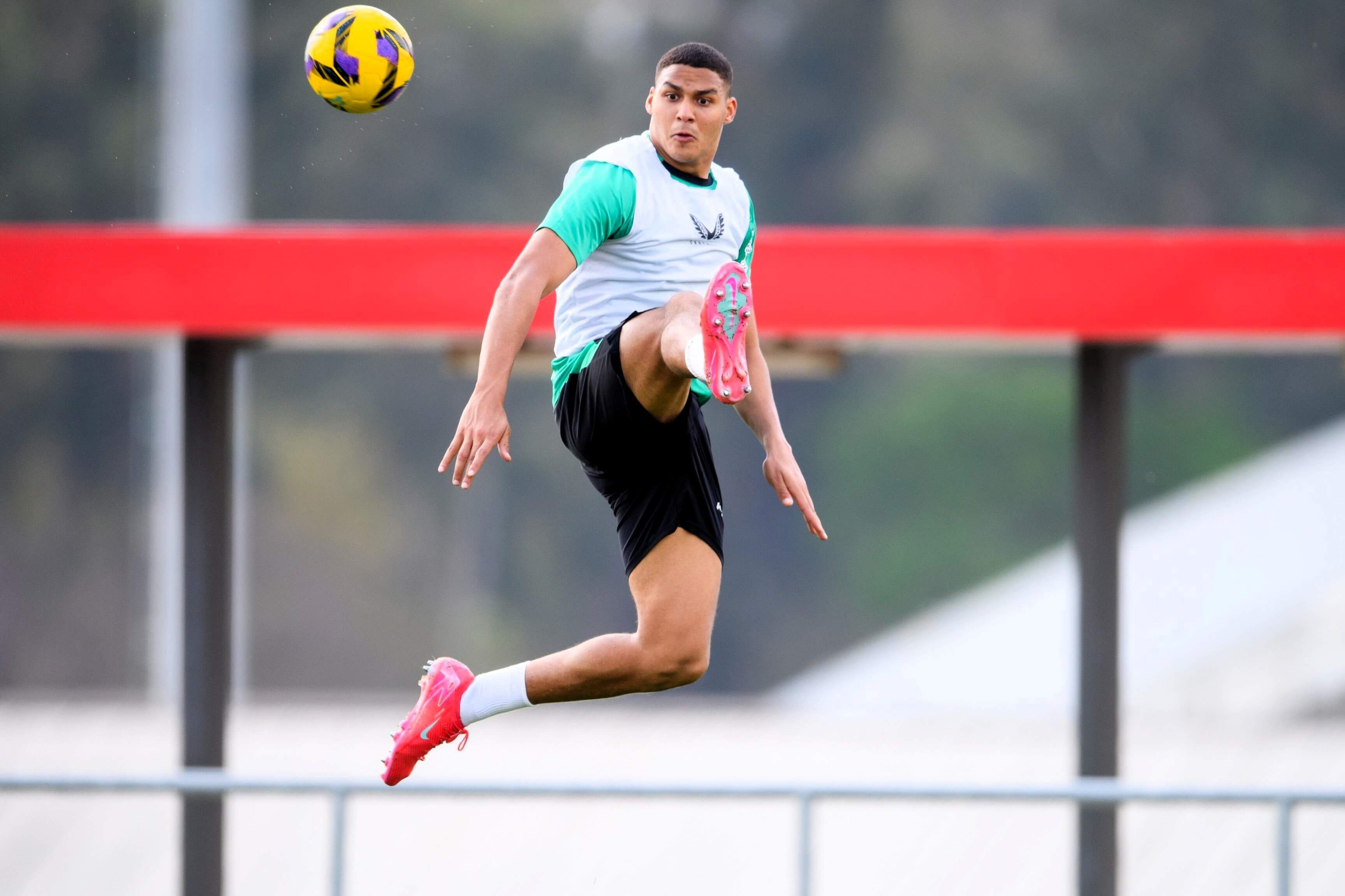 Vuelo de Maroan Sannadi entrenando en Lezama.