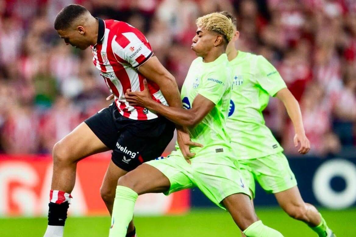  Maroan Sannadi pelea con Lamine Yamal en San Mamés.