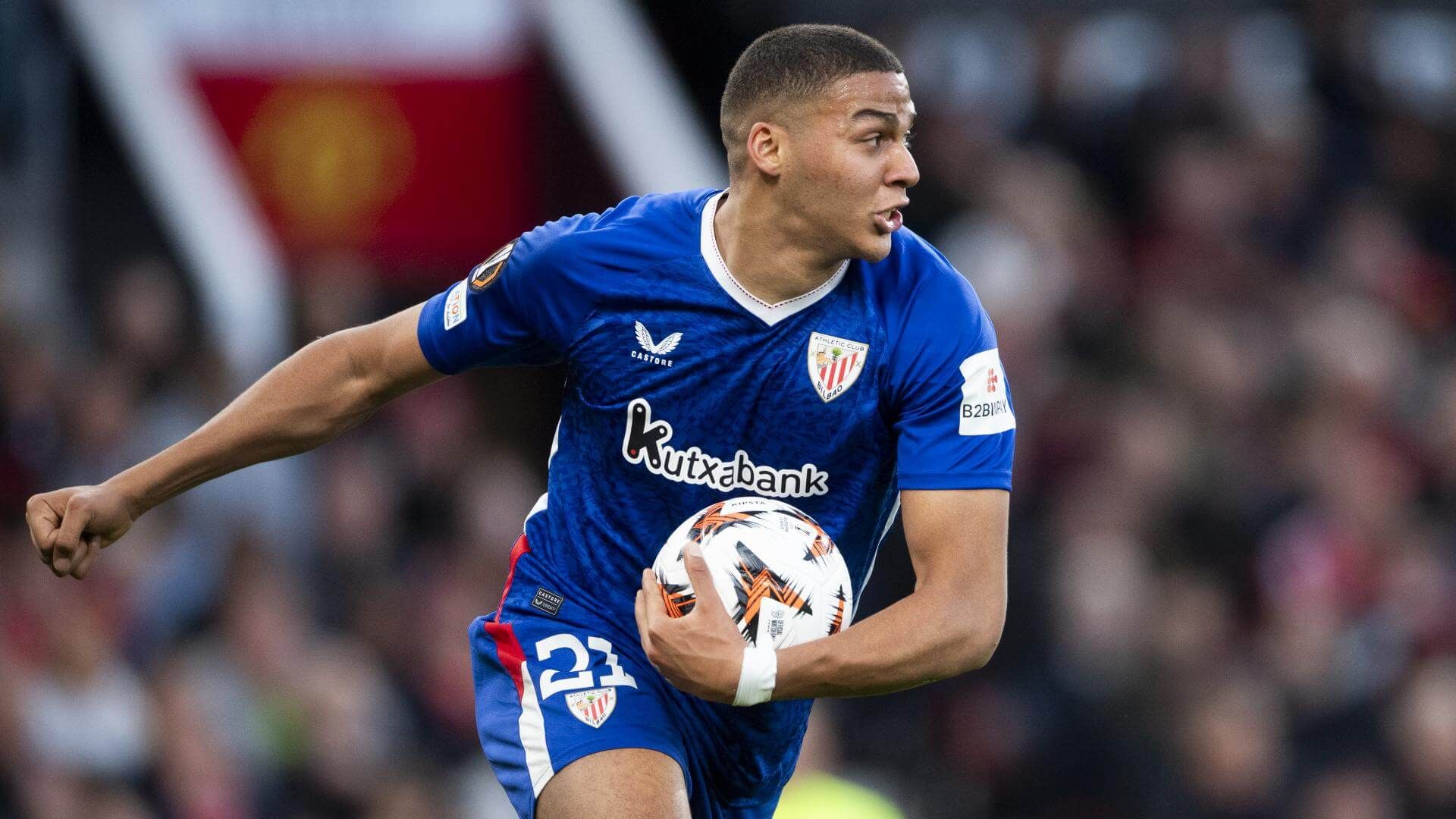  Entrega a tope de Maroan Sannadi ante el Manchester en Old Trafford.