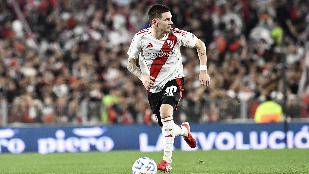 Franco Mastantuono durante un partido de River (Fuente: Cordon Press)