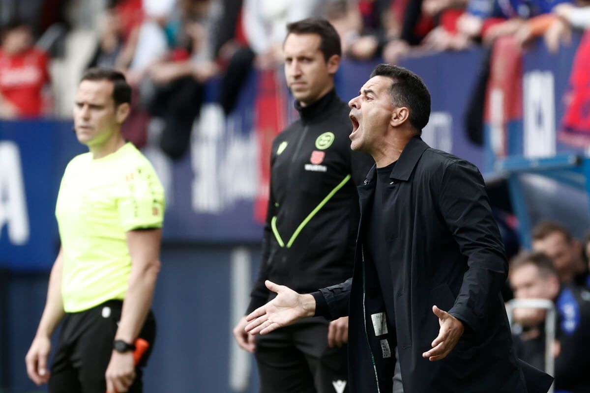  Míchel Sánchez grita durante el Osasuna-Girona.