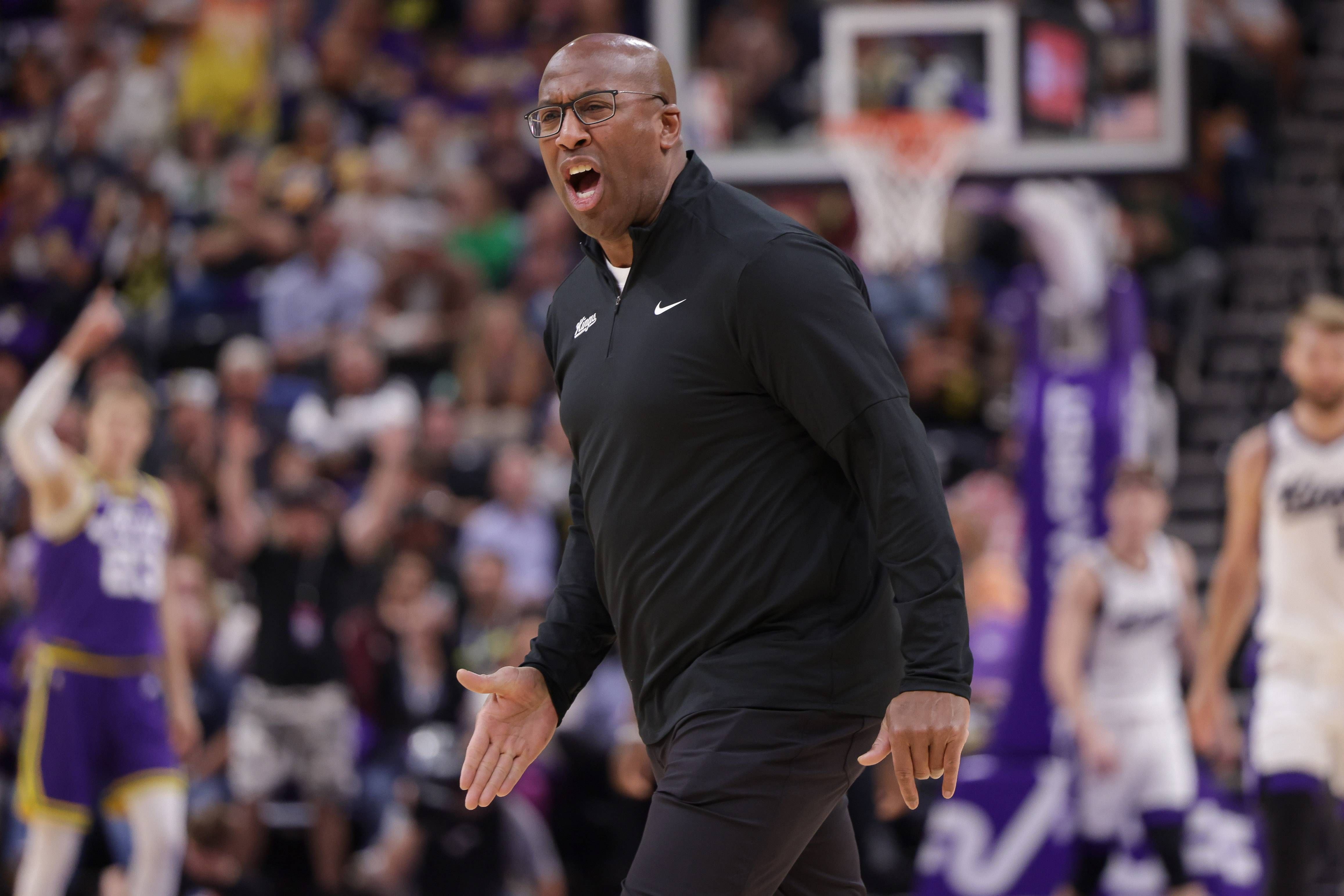  Mike Brown, técnico de Sacramento Kings, en el encuentro frente a Utah Jazz (Cordon Press)