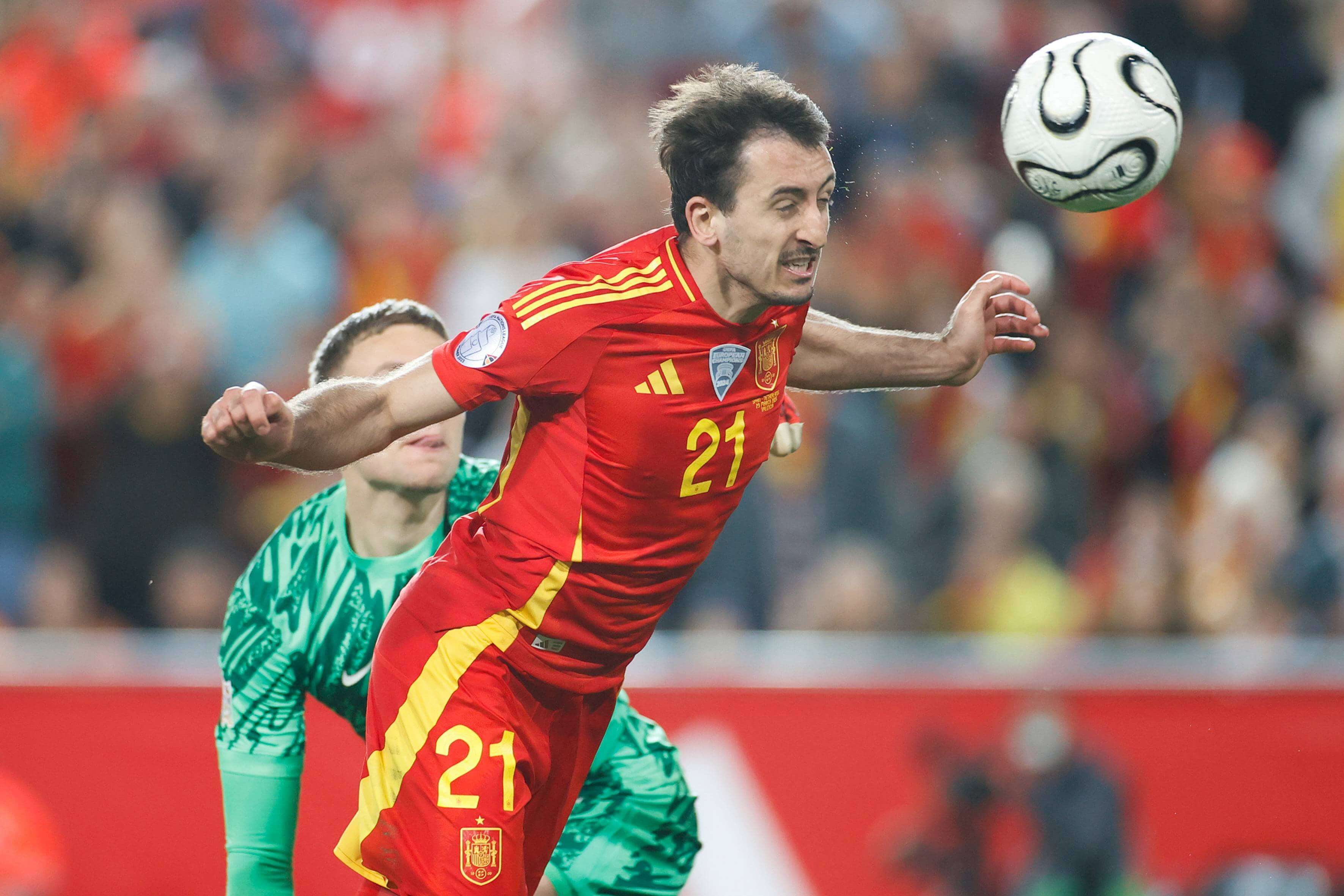  Mikel Oyarzabal marca en el España-Países Bajos.