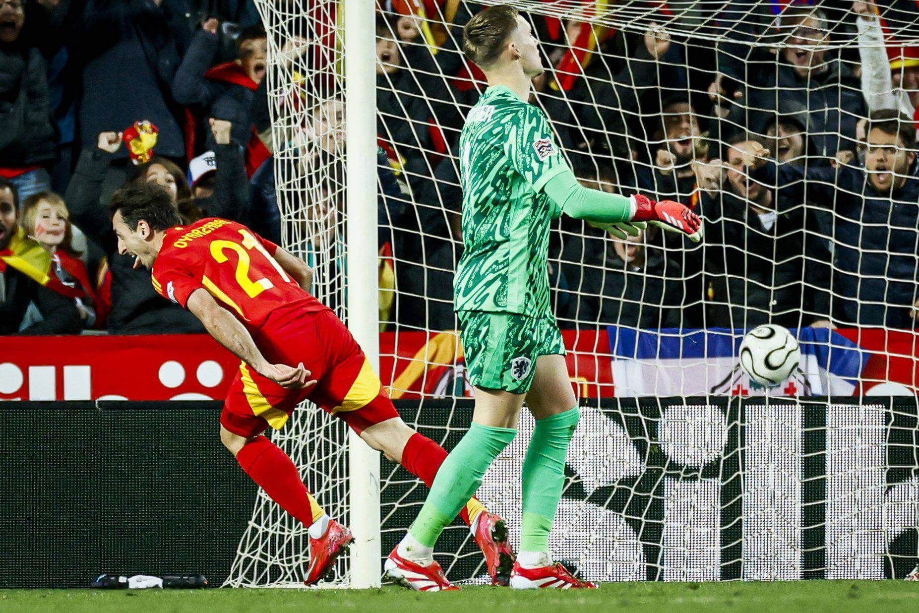  Mikel Oyarzabal celebra su gol en el España-Países Bajos.