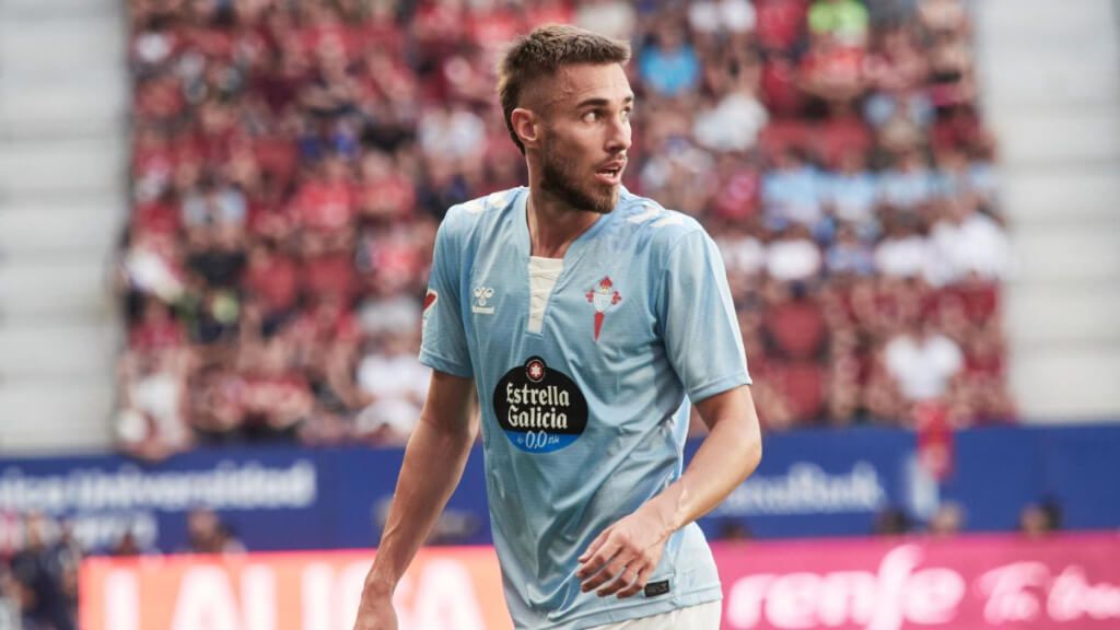  Óscar Mingueza, en un partido con el Celta de Vigo (EFE)