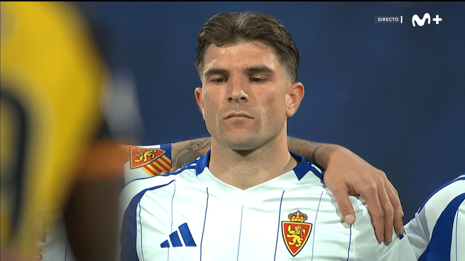  Raúl Guti, emocionado en el minuto de silencio por su abuelo previo al Zaragoza-Huesca.
