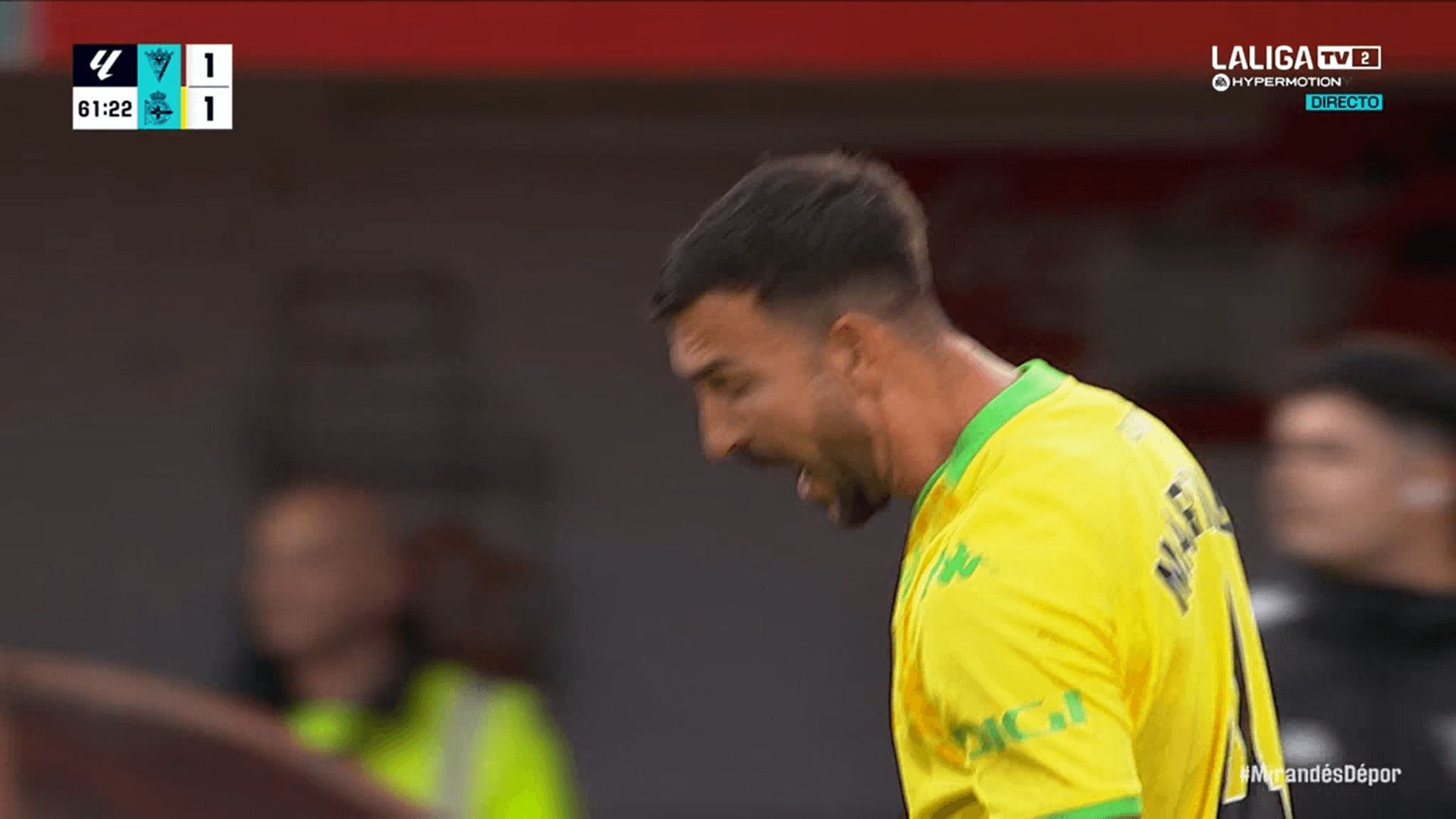  Pablo Martínez, enfadado tras uno de sus penaltis en el Mirandés-Deportivo.