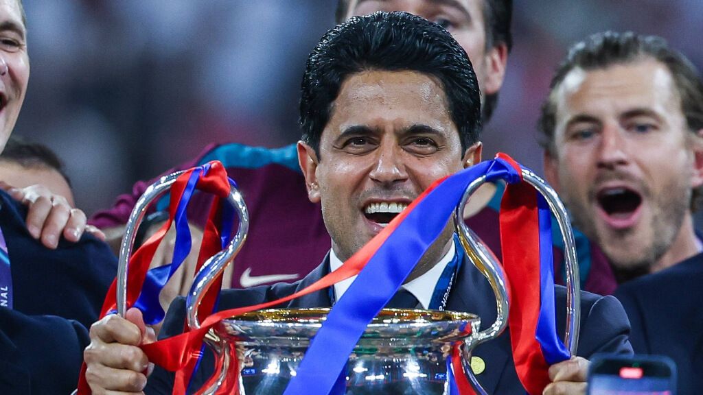 Nasser Al-Khelaifi posando con la Champions (Cordon Press)