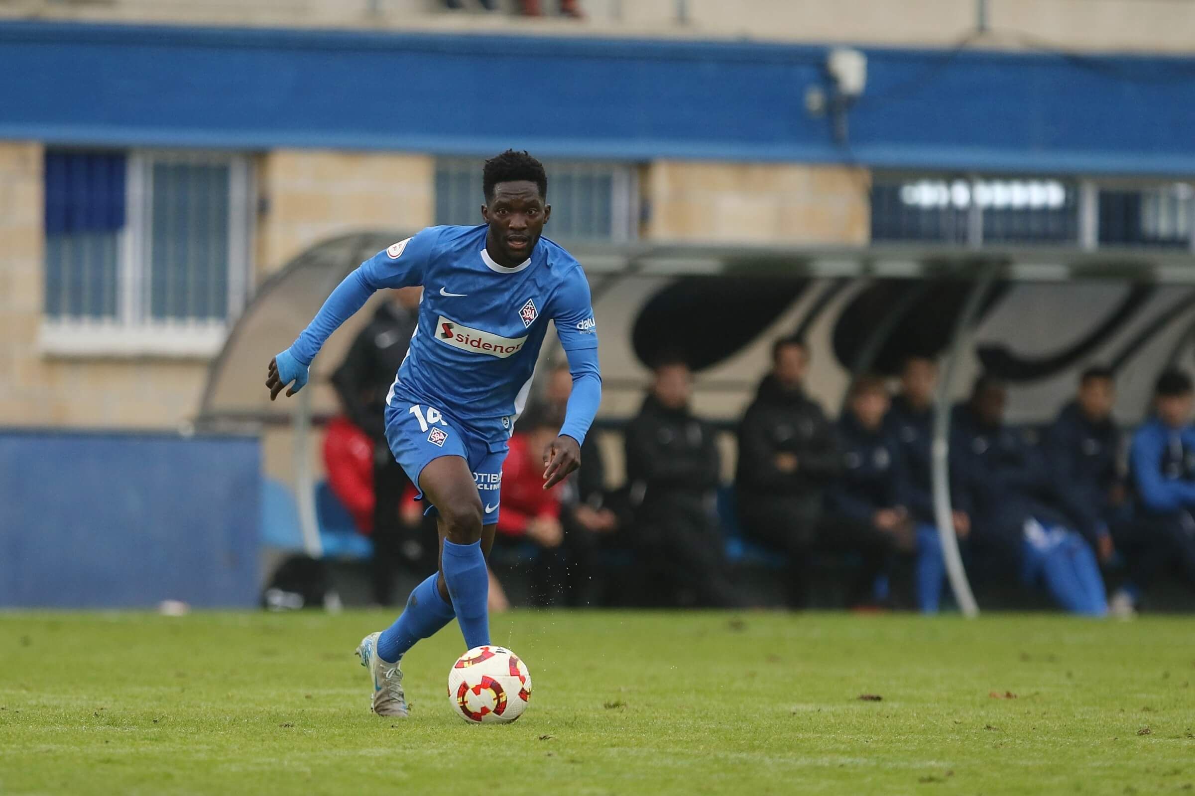  Nassourou Ben Hamed, con el Amorebieta.