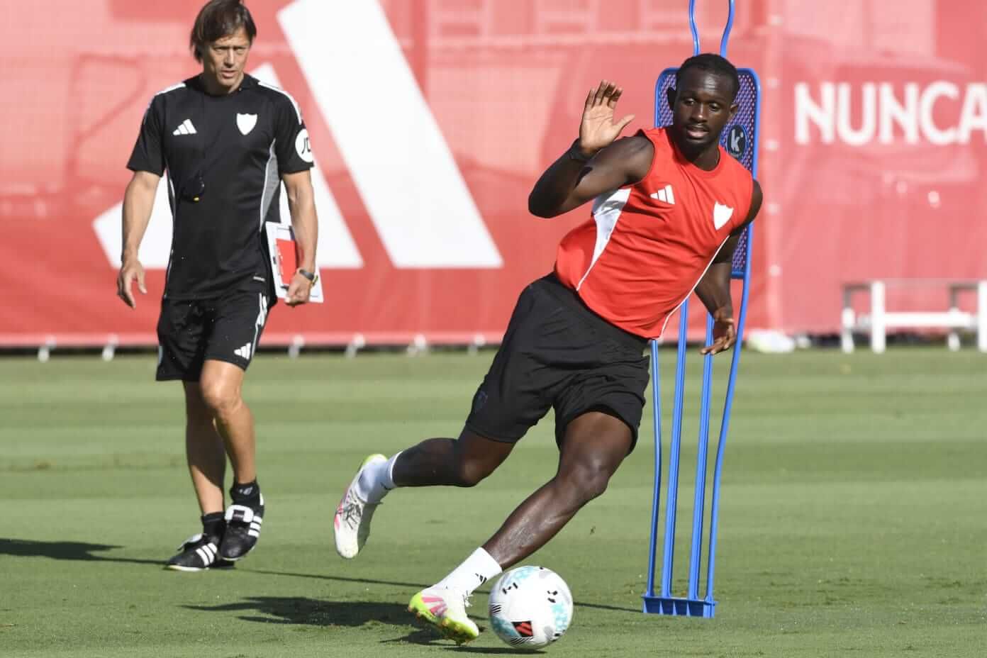 Nianzou y Almeyda, en la pretemporada del Sevilla.