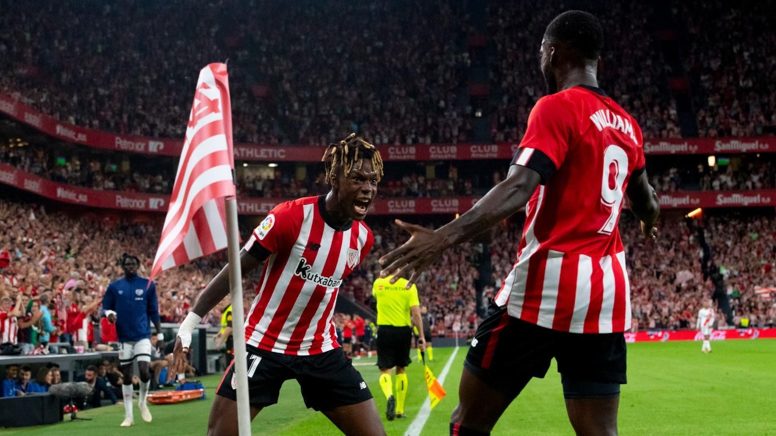 Los hermanos Nico e Iñaki Williams eufóricos ante el Rayo en San Mamés.