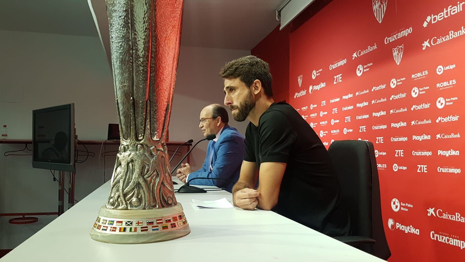  Nico Pareja se despide del Sevilla.