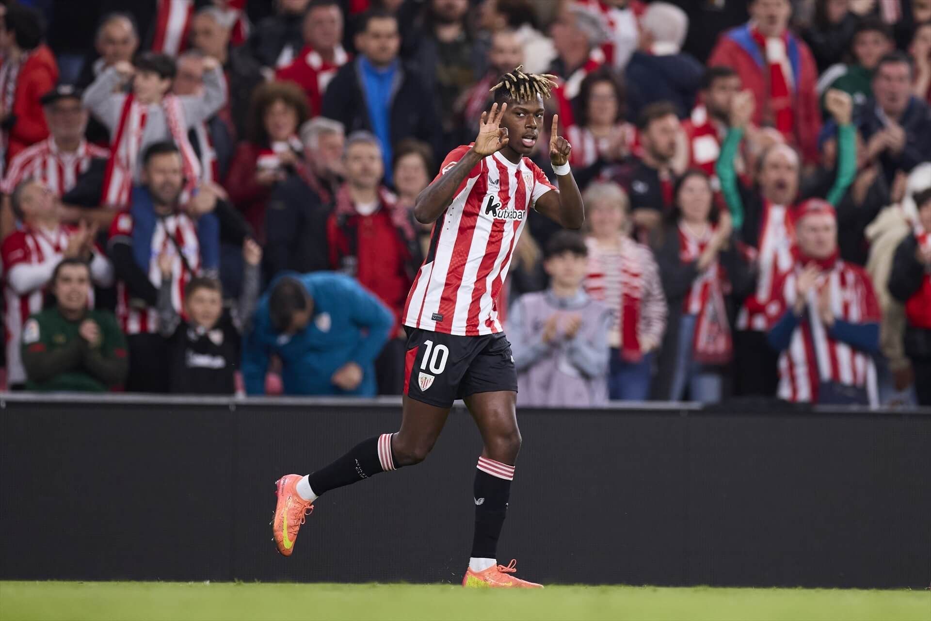 Nico Williams celebra un gol con el Athletic en San Mamés.