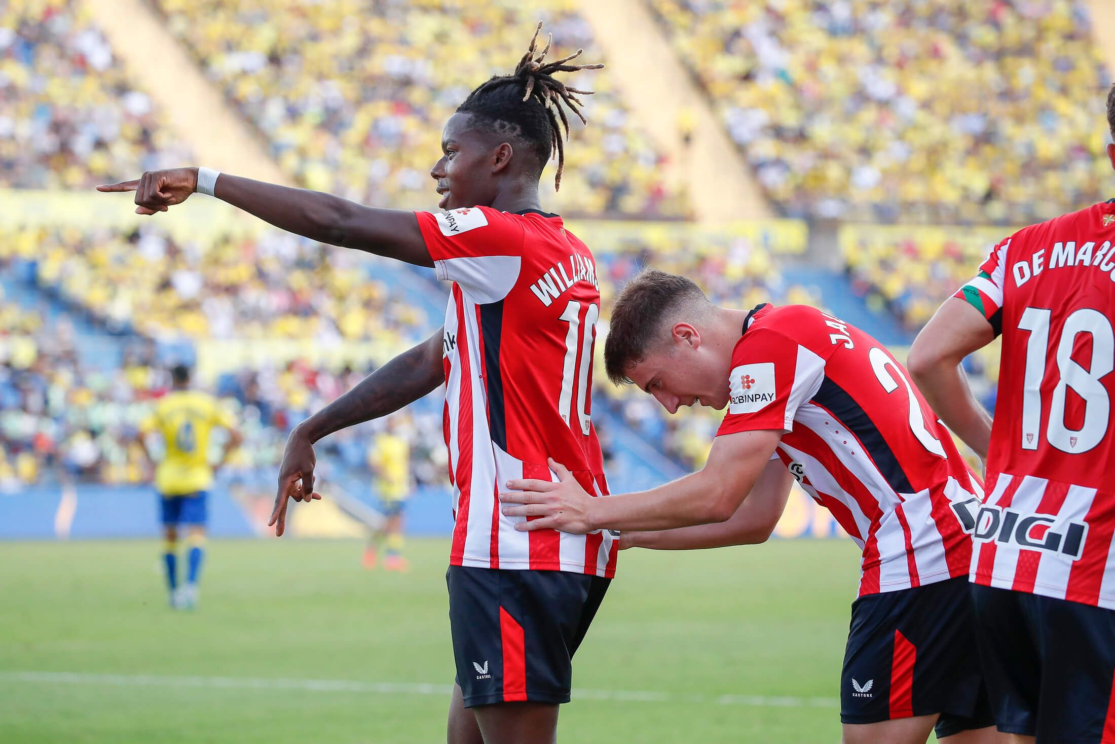 Nico Williams y Mikel Jauregizar celebran un gol con el Athletic (Foto: LALIGA).