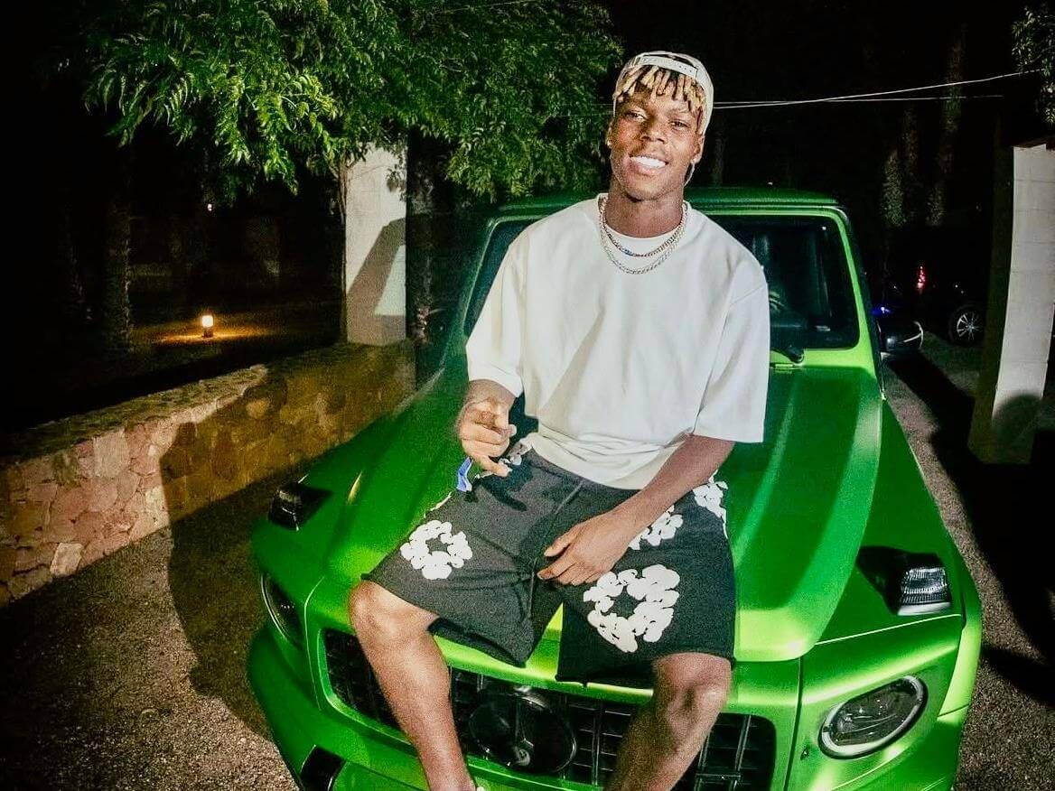  El jugador del Athletic Nico Williams feliz de la vida en sus vacaciones.