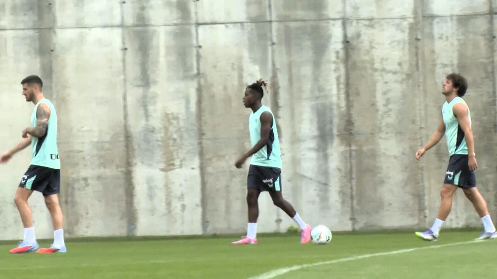 El internacional Nico Williams cuando trabajaba con todo el equipo en Lezama.