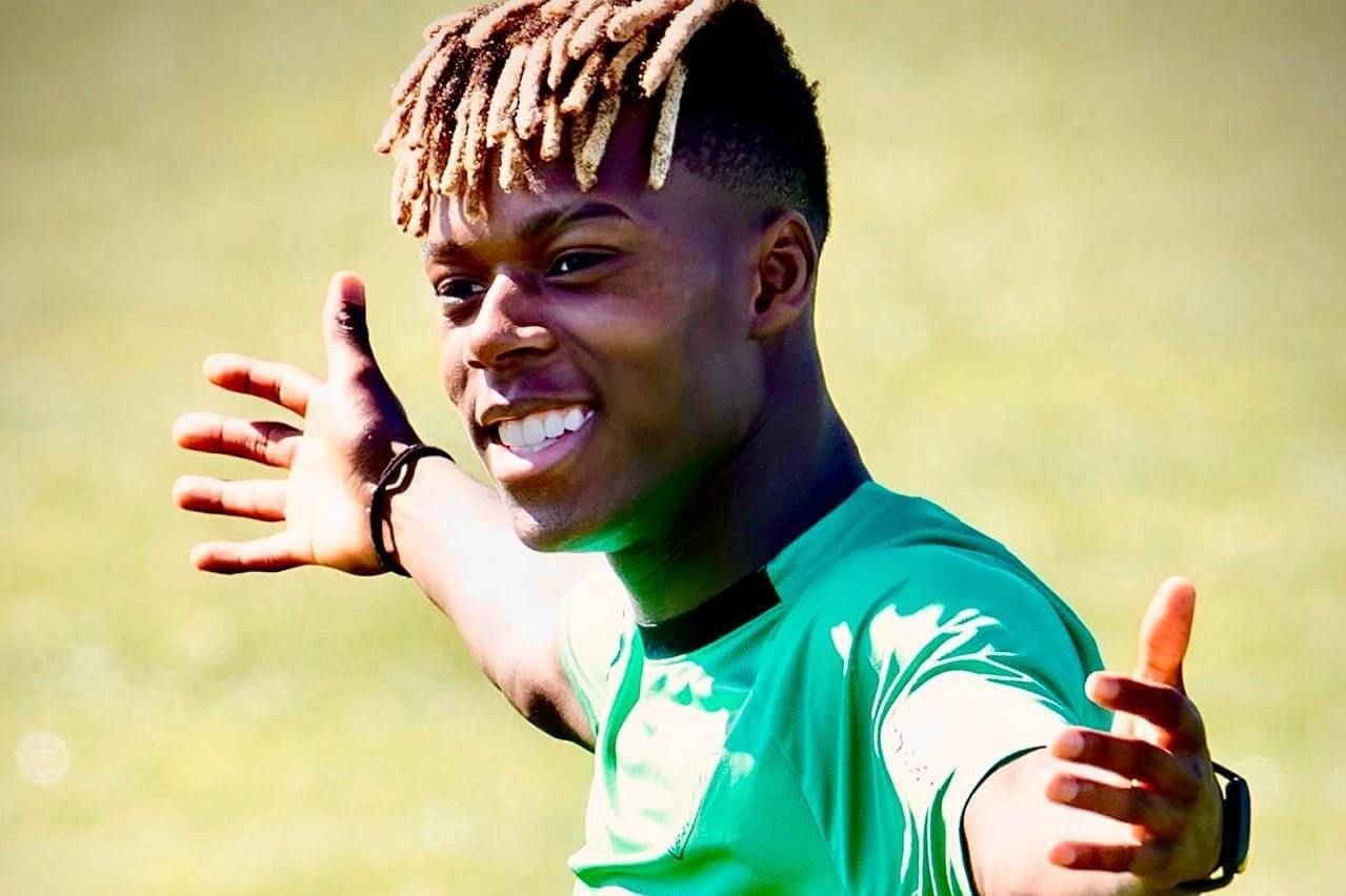 Gesto del extremo Nico Williams entrenando en Lezama.