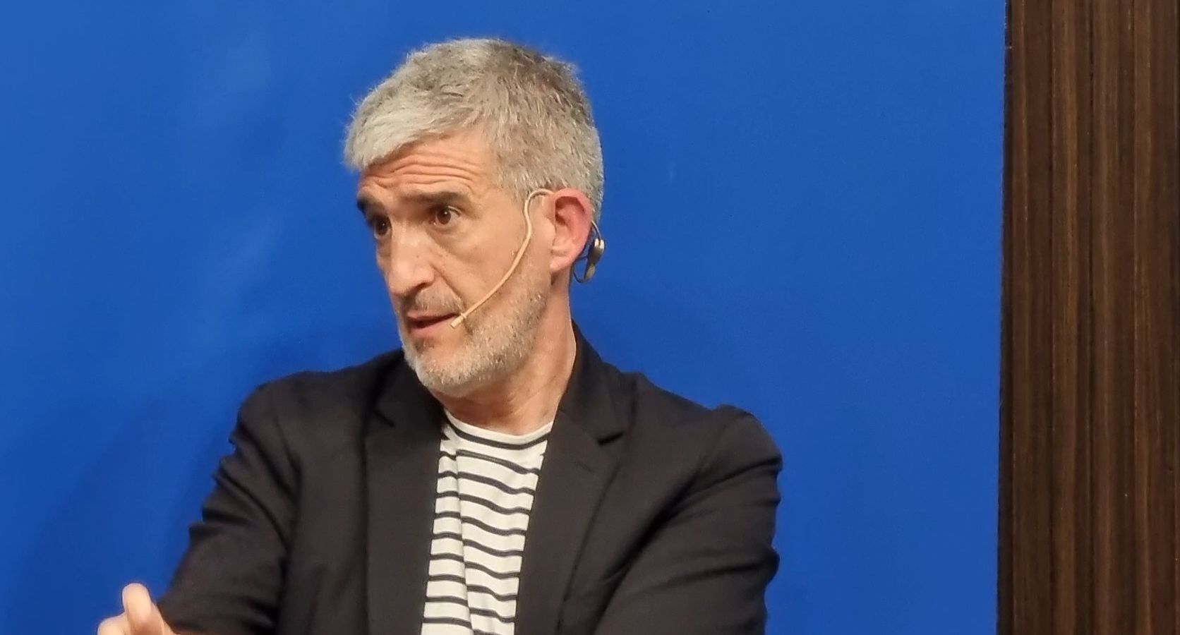 Olabe en una charla de fútbol.