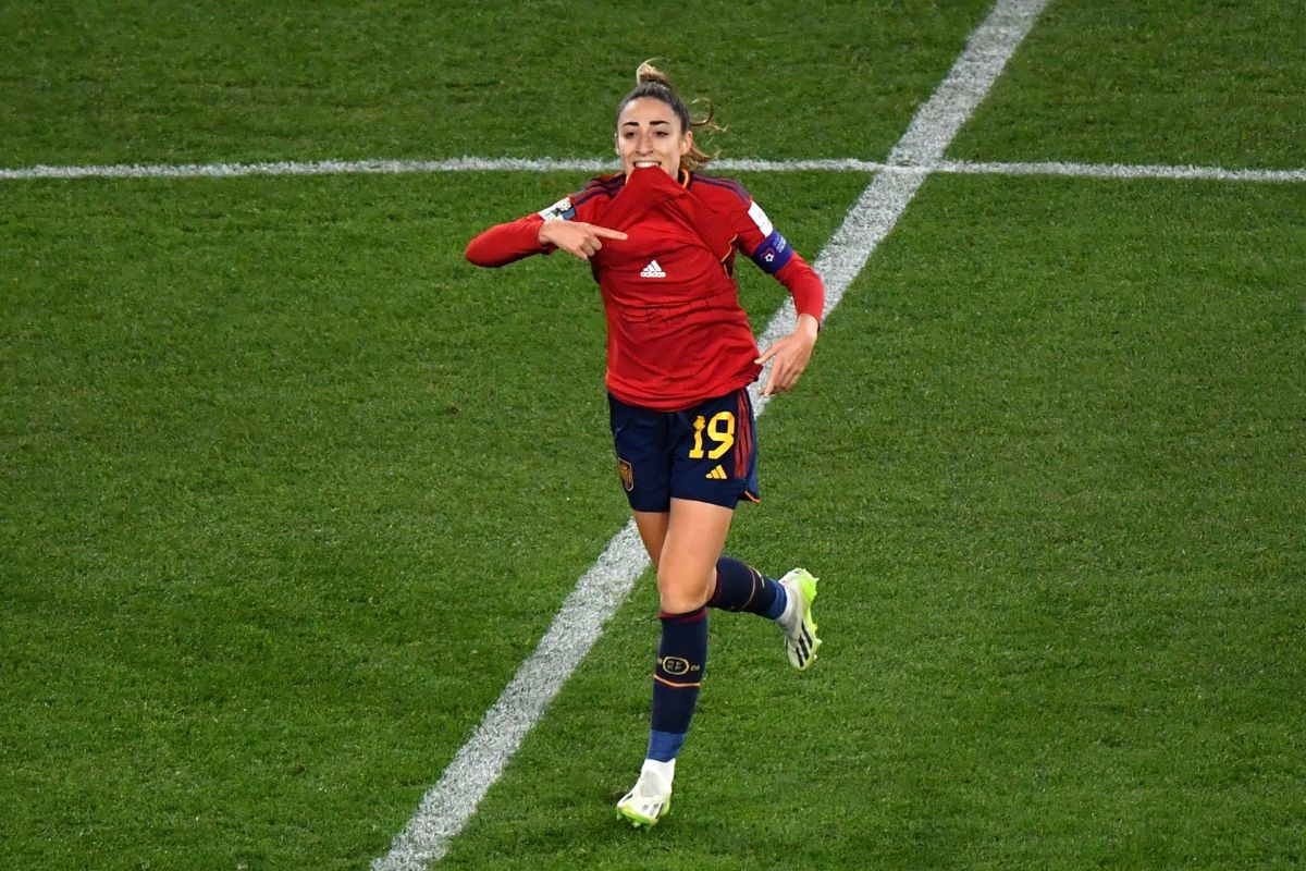 Olga Carmona dedica a Merchi su gol en la final del Mundial 2023.