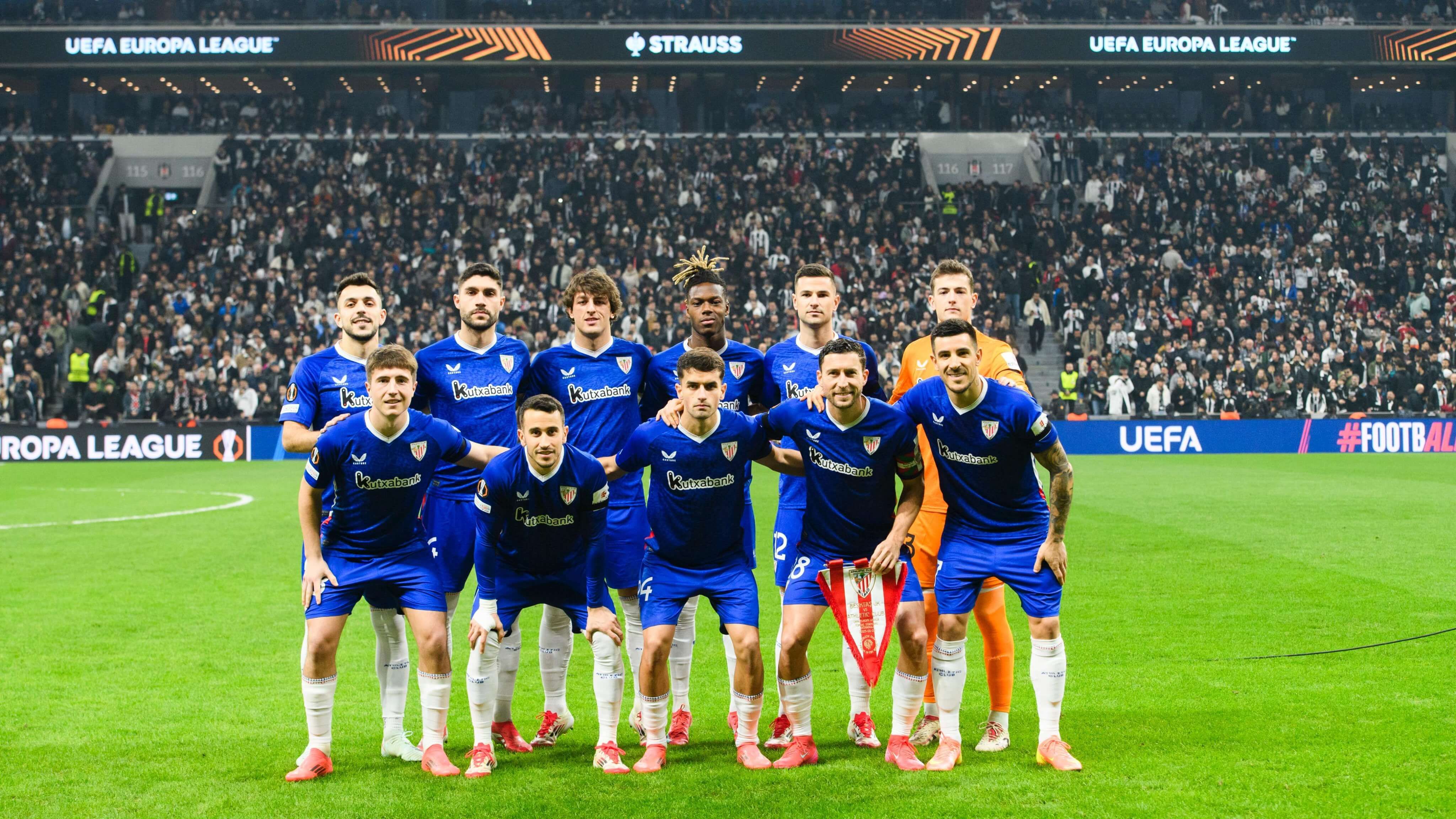  Este es el rotado once que sacaba Ernesto Valverde ante el Besiktas JK en Estambul.