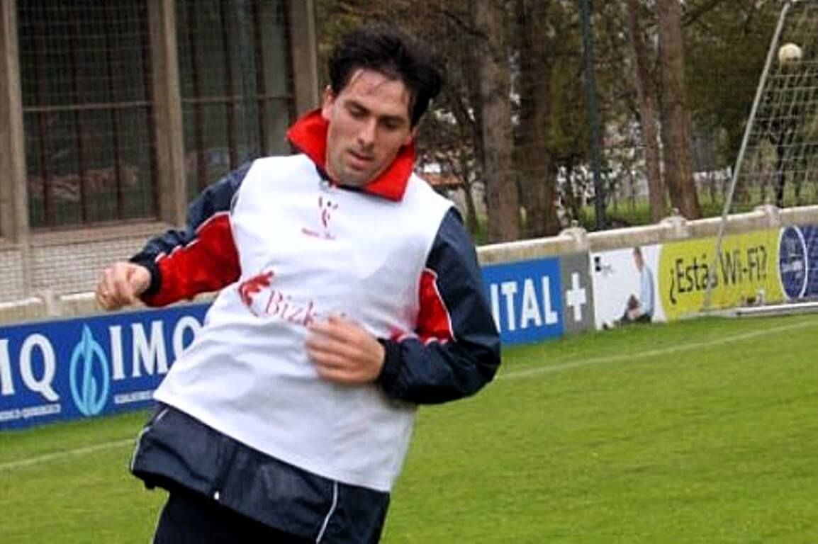  El basauritarra Oskar Vales en un entrenamiento en Lezama en su etapa como león.