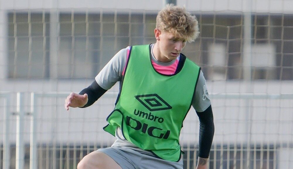  Pelayo Fernández, hijo del ex del Sporting Sergio, durante un entrenamiento.