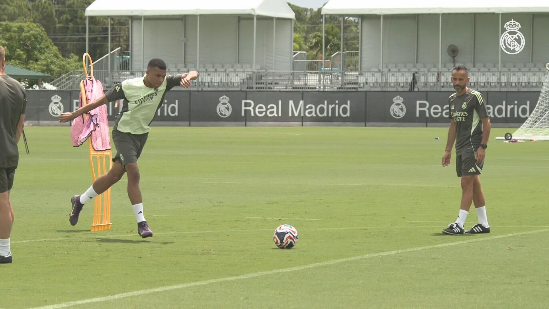 Kylian Mbappé entrenando (Real Madrid)