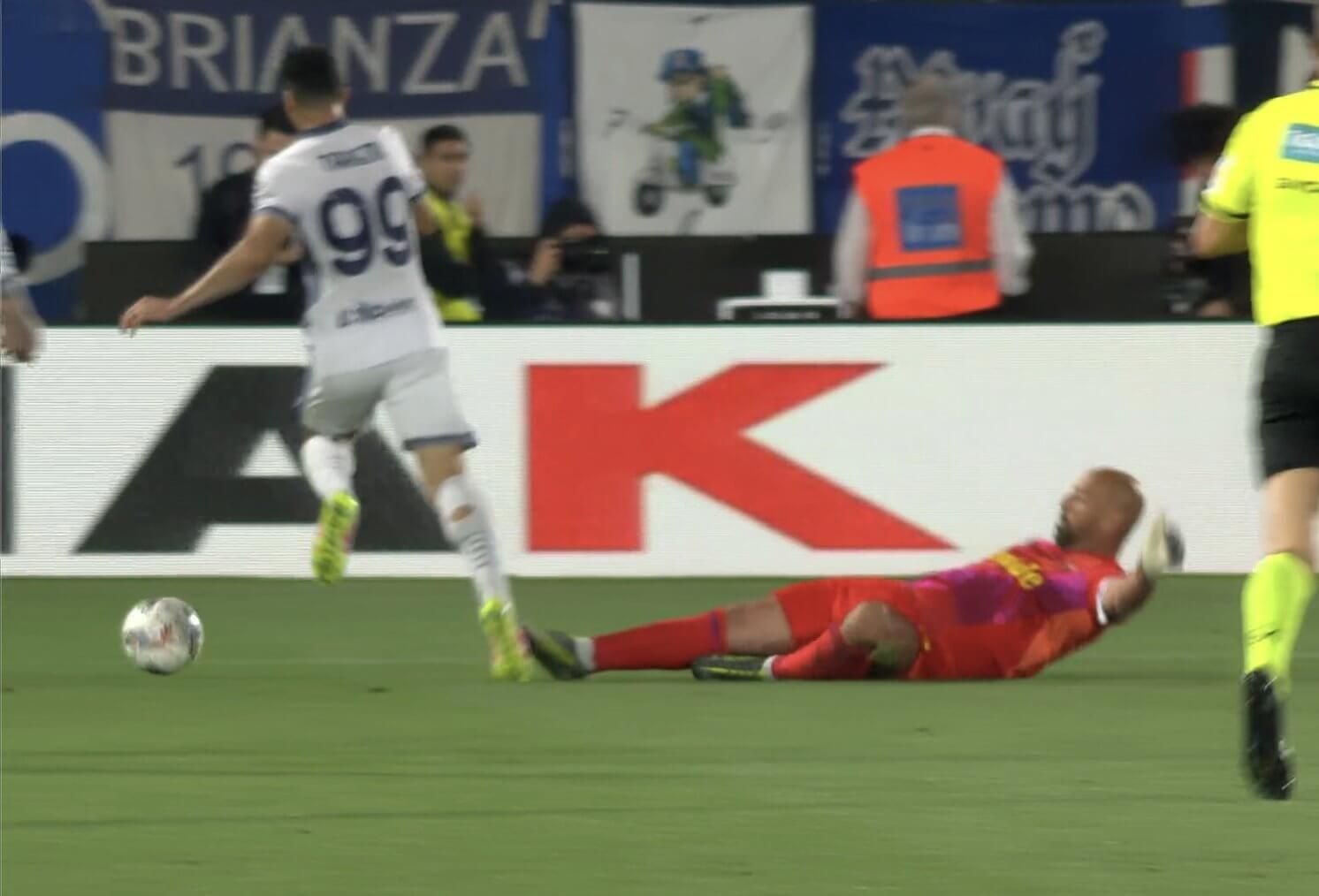 Pepe Reina, expulsado en el Como-Inter.