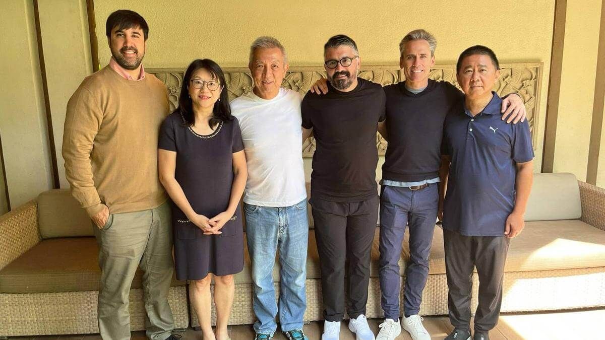 Peter Lim con Gattuso, también están Solís y Corona en Singapur