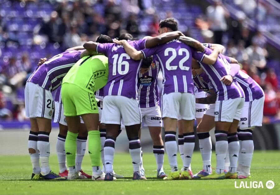 Piña del Pucela ante Osasuna.